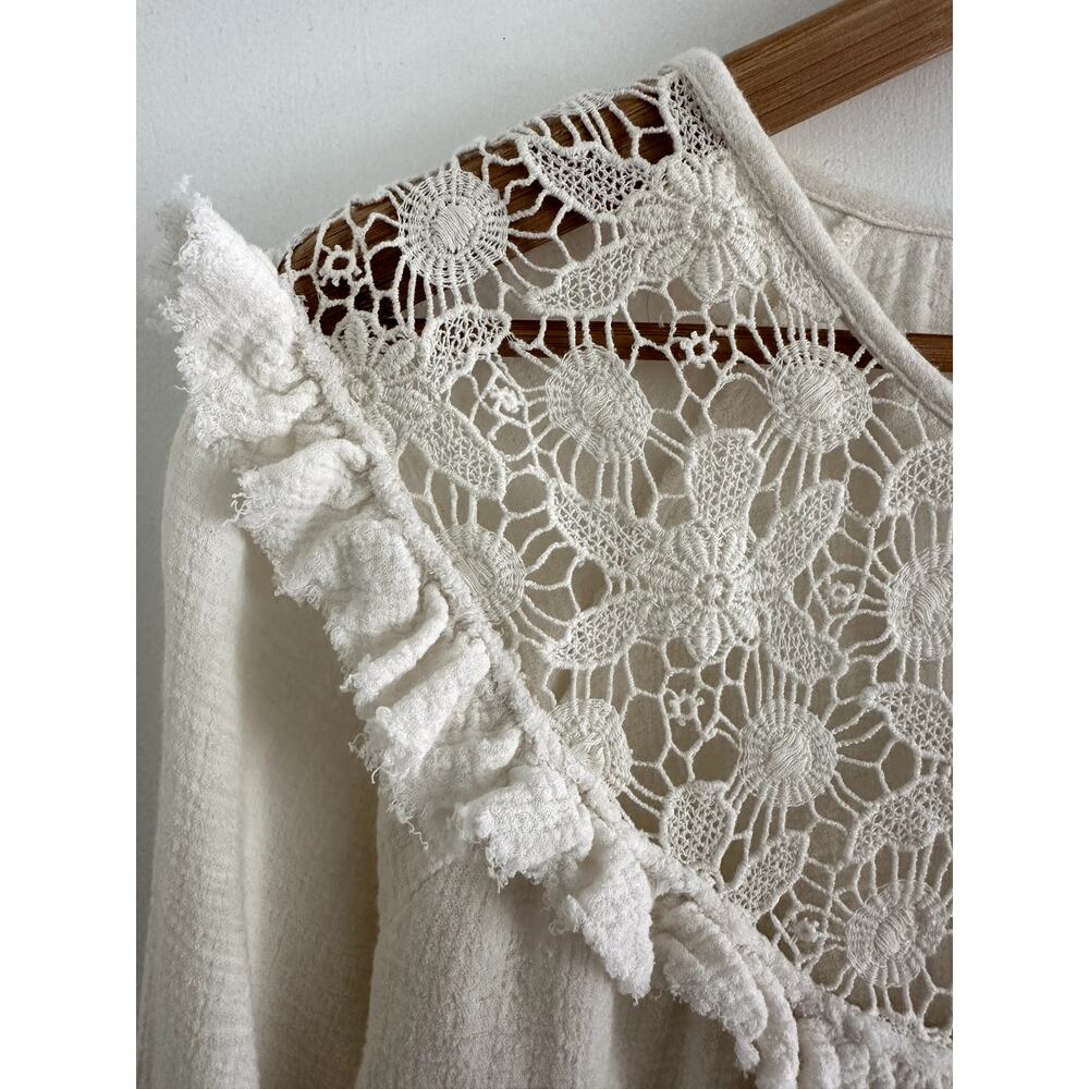 Elegant White Lace Women's Top - Picture 5 of 7